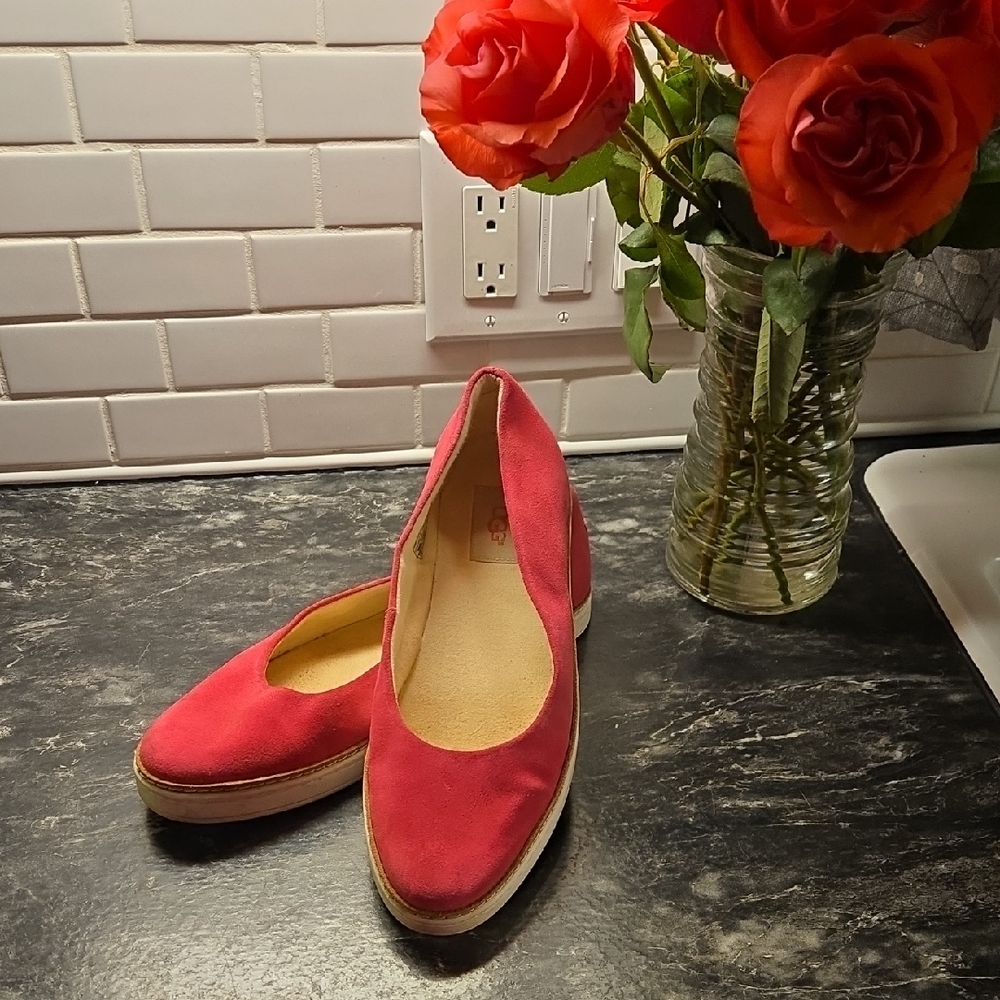 UGG Women's Hot Pink Flats